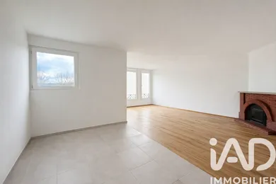 Apartment in Saint-Laurent-de-Chamousset (69930)