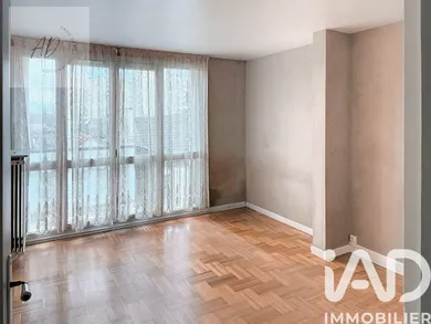 Apartment in Thiais (94320)