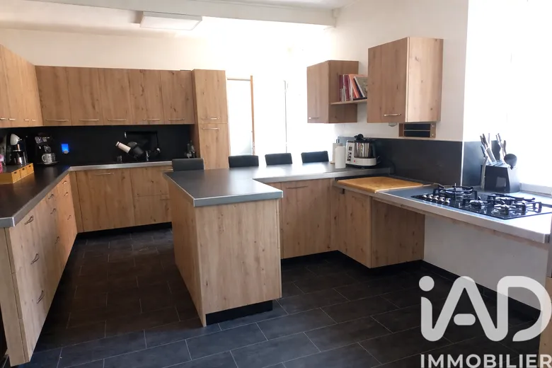Maison 9 pièces 157 m² · à Épinac · 157 m² · 160 000 €