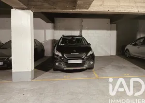Parking in Paris (75009)
