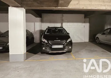 Parking in Paris (75009)