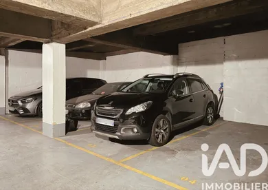 Parking in Paris (75009)