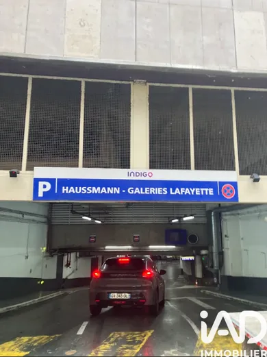 Parking in Paris (75009)