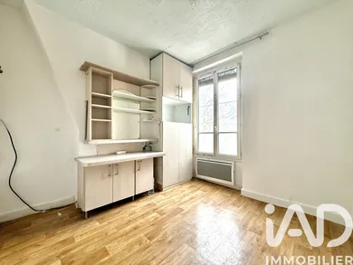 Apartment in Paris (75010)