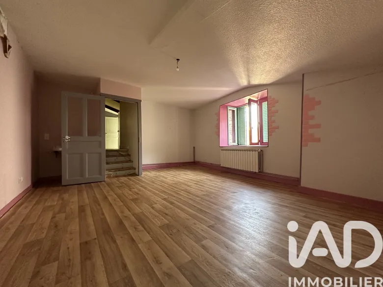 Maison 4 pièces 108 m² · à Champeix · 108 m² · 65 000 €