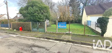 Terrain à bâtir à Les Essarts-le-Roi (78690)
