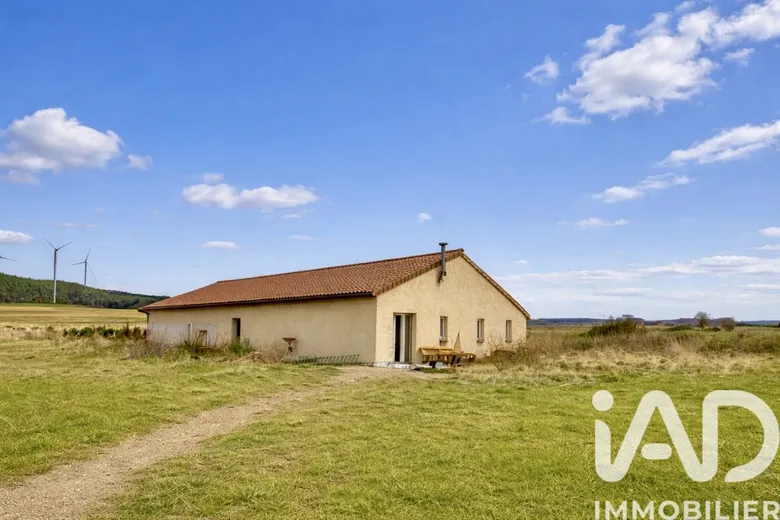 Maison 9 pièces 140 m² · à Saint-Jean-Lachalm · 140 m² · 229 000 €