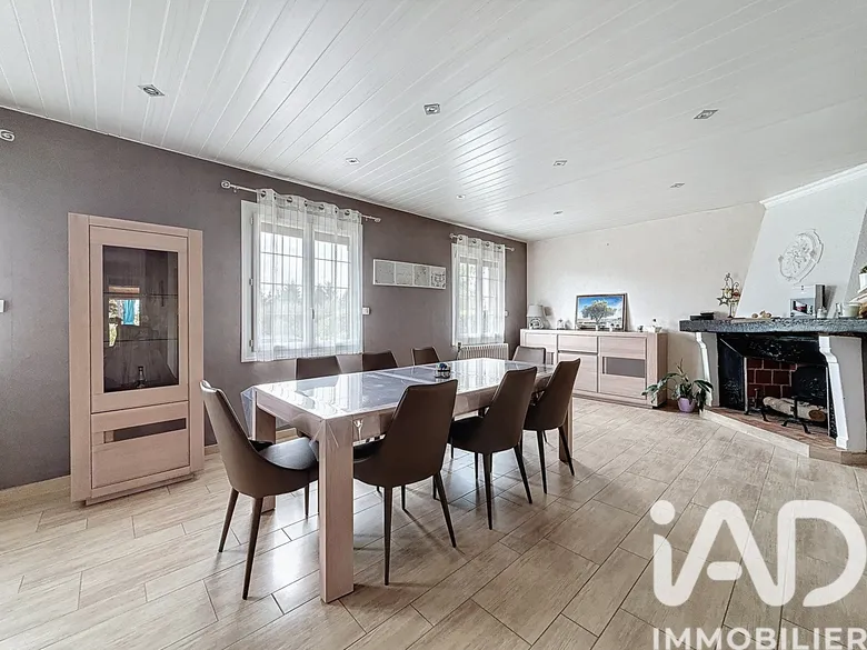 Maison 7 pièces 192 m² · à Lusigny · 192 m² · 230 000 €