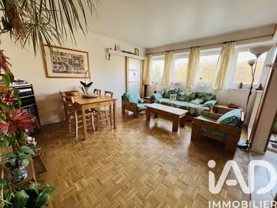 Apartment in Chevilly-Larue (94550)