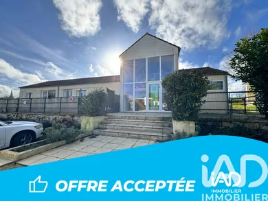 Building in Fontenay-le-Comte (85200)