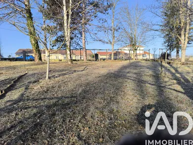 Building plot in Neuville (63160)