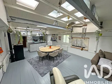 Barge in Conflans-Sainte-Honorine (78700)