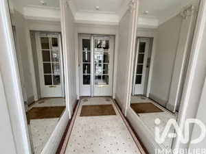 Apartment in Paris (75016)