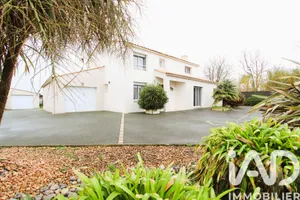 House in Maché (85190)