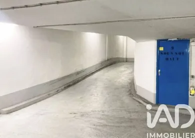Parking in Paris (75004)