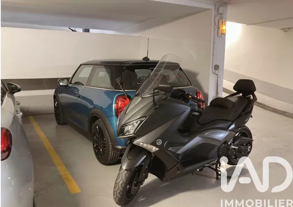 Parking à Paris (75004) photo 2