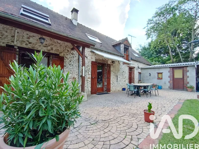 Maison 7 pièces 179 m² · à Les Vallées de la Vanne · 179,3 m² · 238 000 €