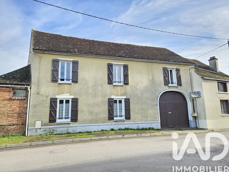 Maison 4 pièces 93 m² · à Carisey · 93 m² · 99 000 €