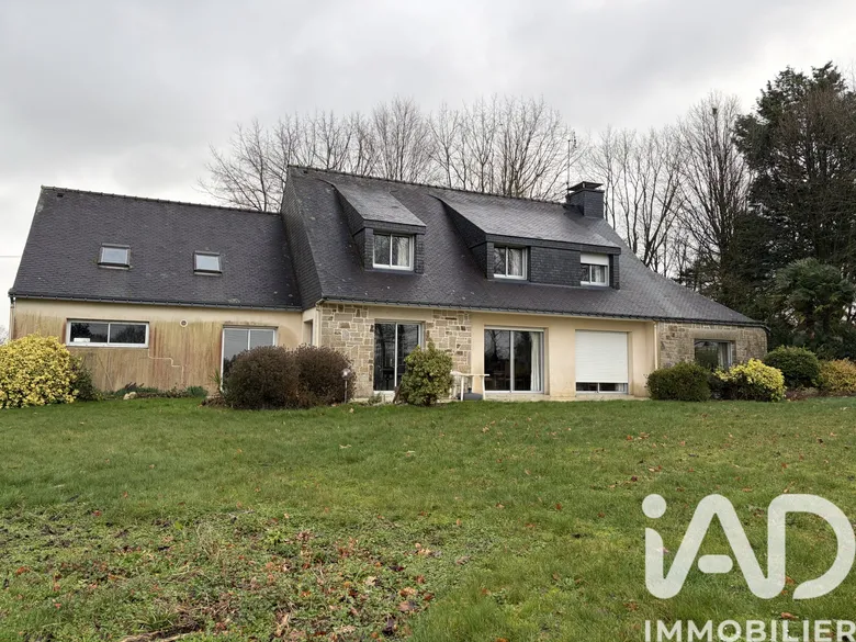 Maison 6 pièces 201 m² · à Saint-Thuriau · 201,1 m² · 332 000 €