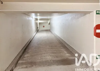 Parking à Paris (75011)