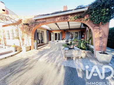 Traditional house in Rognonas (13870)