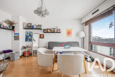 Apartment in Paris (75019)