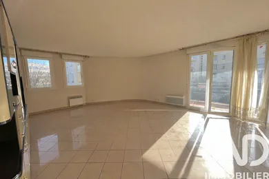 Apartment in Combs-la-Ville (77380)