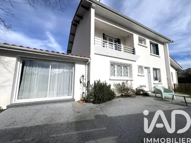 House in Saint-Pierre-du-Mont (40280)