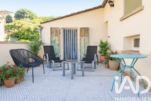 Maison de ville à Saint-Quentin-la-Poterie (30700)