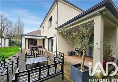 Architectural house in Magny-le-Hongre (77700)
