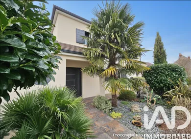 Architectural house in Magny-le-Hongre (77700)