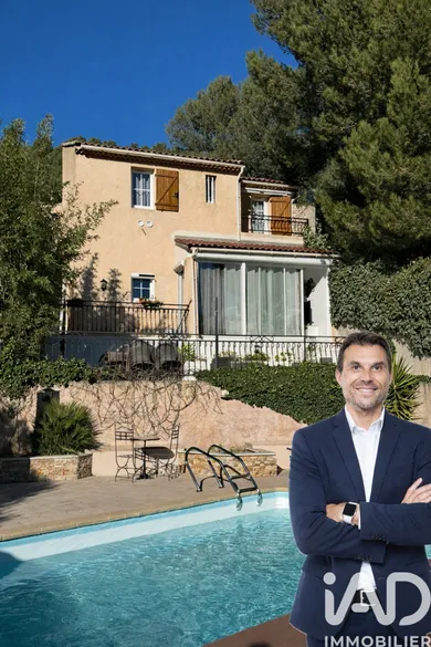 Maison traditionnelle à Carnoux-en-Provence (13470)