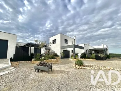 Architectural house in Treilles (11510)