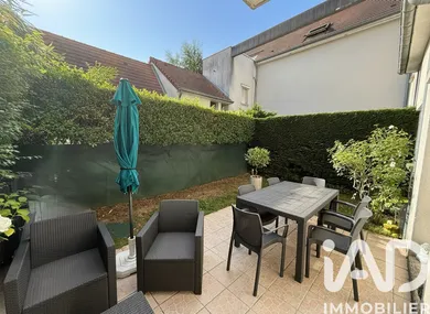 Apartment in Plaisir (78370)