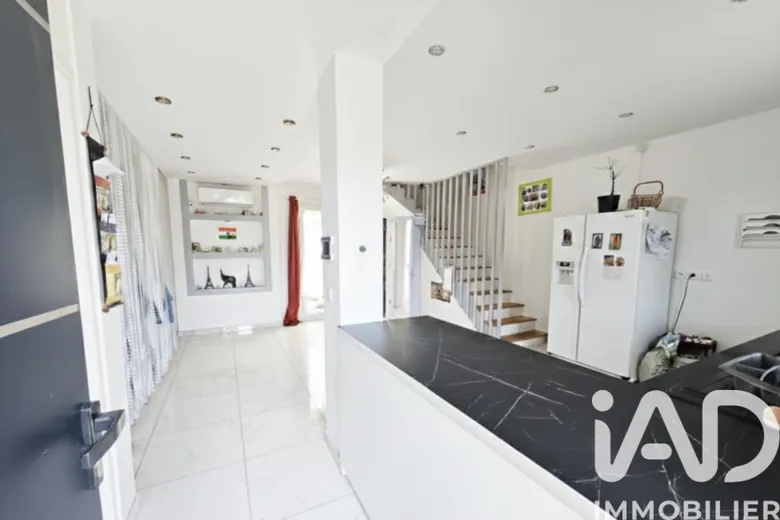 Maison 4 pièces 125 m² · à Cézy · 125 m² · 169 000 €