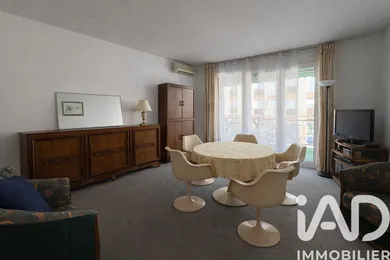 Apartment in Hyères (83400)
