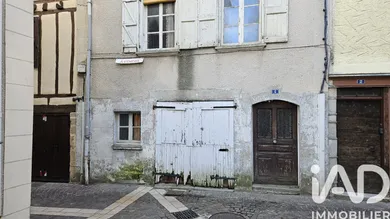 Building in Maurs (15600)