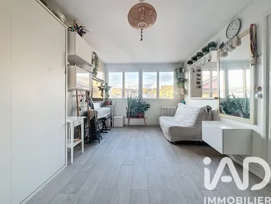 Apartment in Paris (75012)
