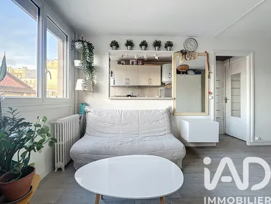 Apartment in Paris (75012)