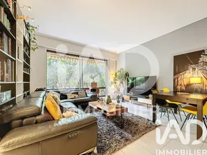 Apartment in Le Mesnil-le-Roi (78600)