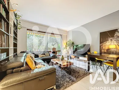 Apartment in Le Mesnil-le-Roi (78600)