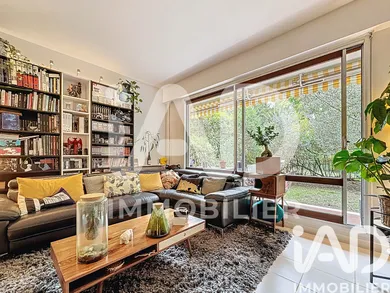 Apartment in Le Mesnil-le-Roi (78600)