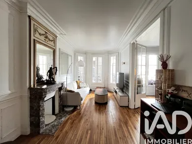 Apartment in Paris (75012)