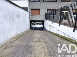 Parking à Paris (75020)