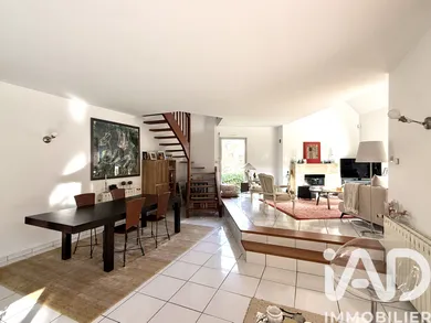 Architectural house in Jouy-en-Josas (78350)