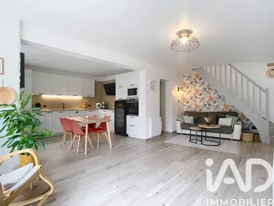 Maison de ville à Chevry-Cossigny (77173)