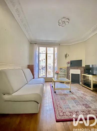 Apartment in Paris (75017)