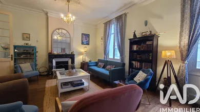 Townhouse in Saumur (49400)