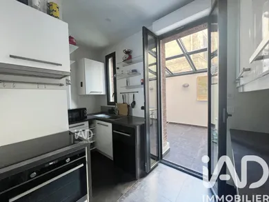 Apartment in Puteaux (92800)