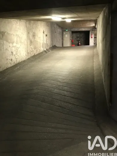 Parking à Paris (75011)